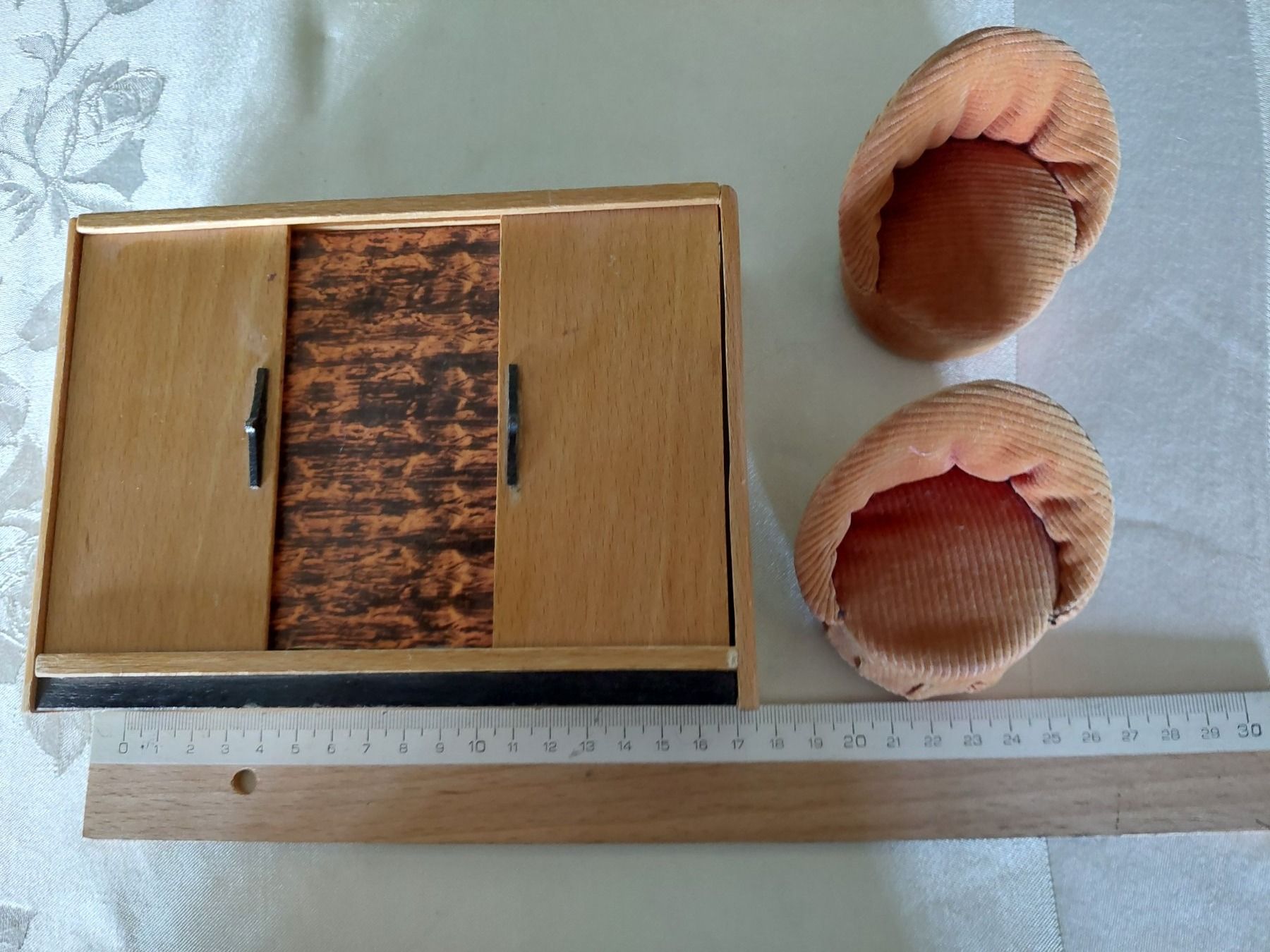 Case e mobili per bambole: 3 alte Puppenhausmöbeli zusammen – Usato da Otelfingen venduto da silver-moon 1