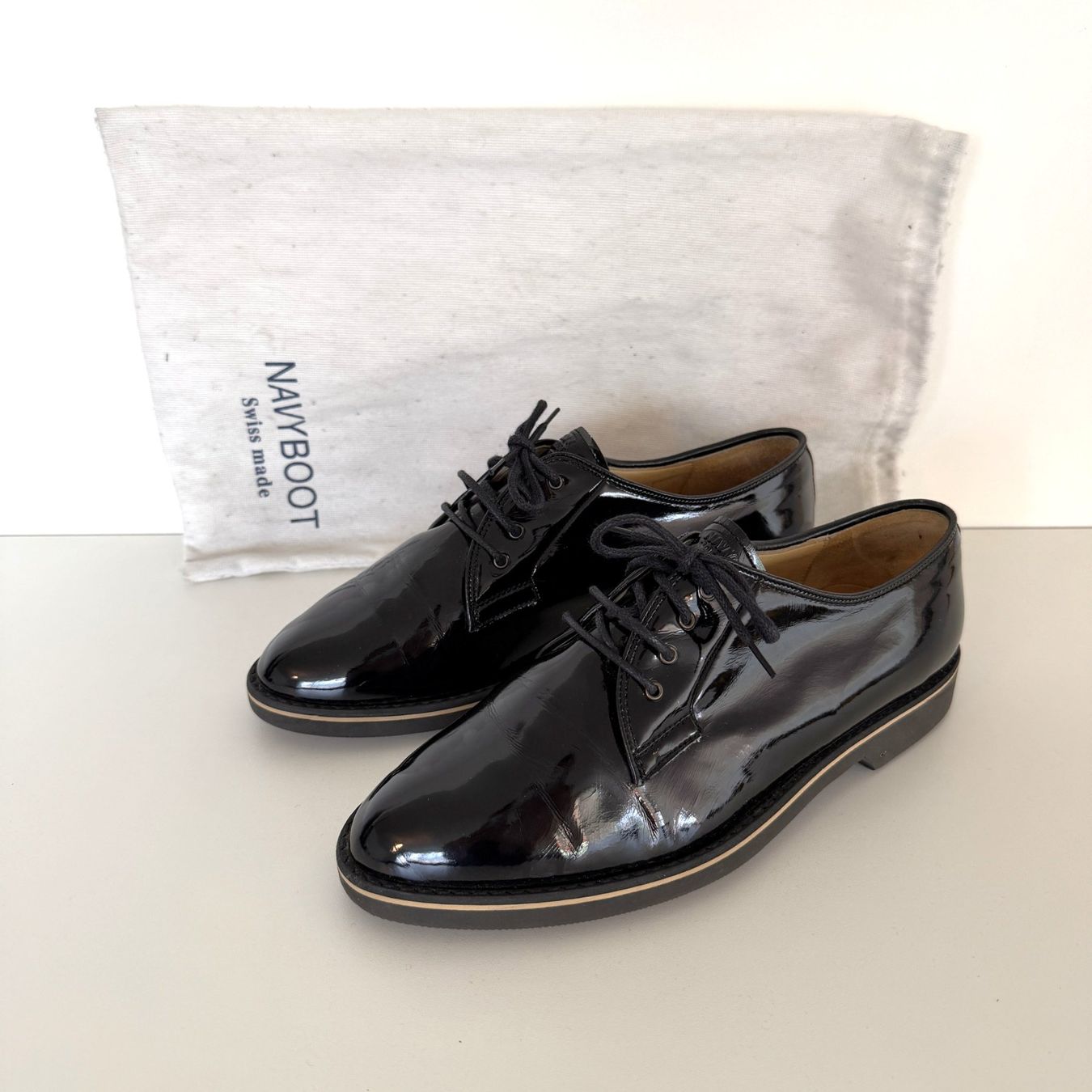 Navyboot Scarpe da donna: Navyboot Damen Schuhe Lackleder Grösse 38.5 schwarz – Nuovo (secondo la descrizione) da Balzers venduto da dassandro