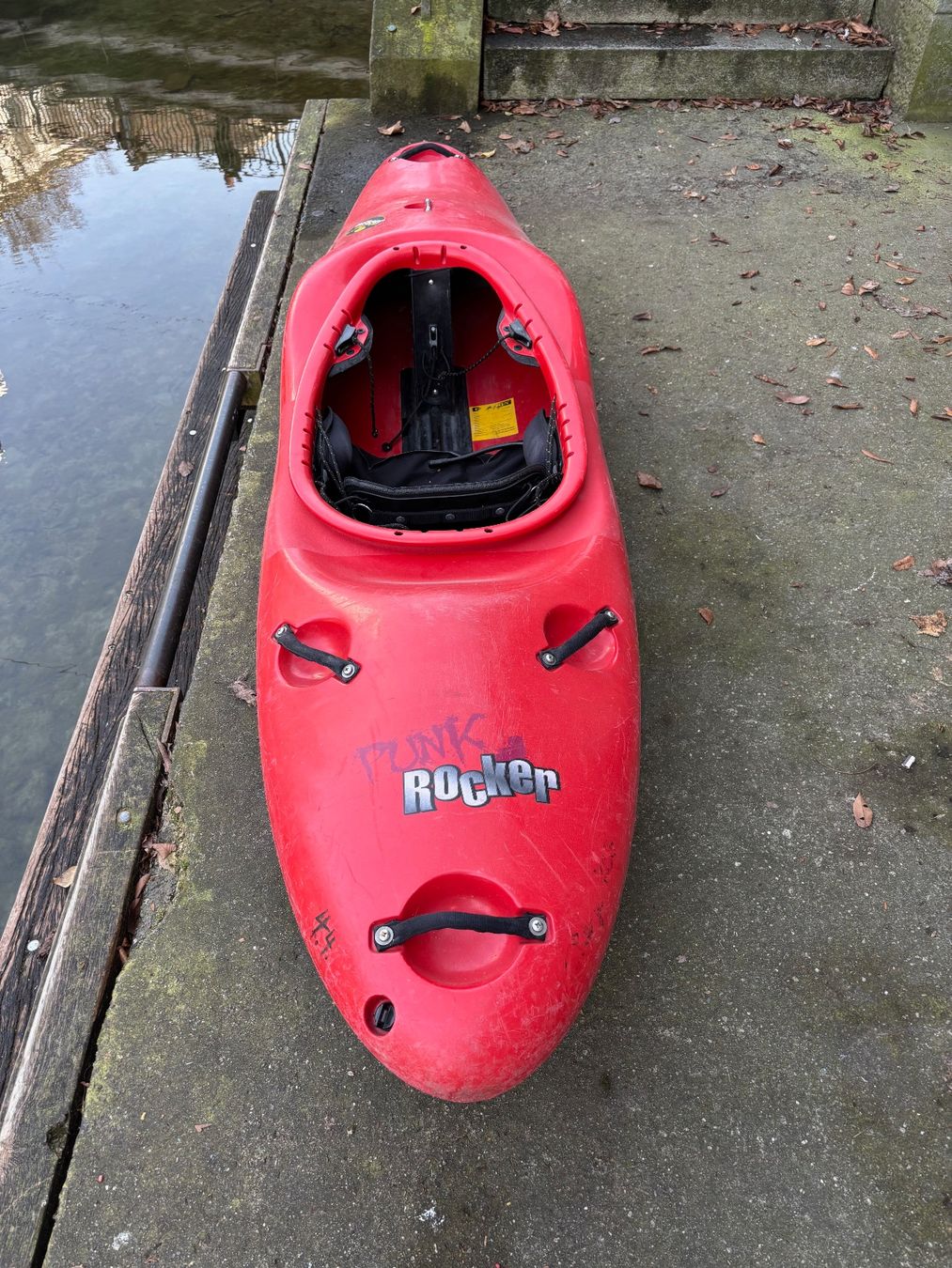 Jackson Kayak Barche: Jackson Punk Rocker Wildwasserkajak – Usato da Zürich venduto da hate_gadgets 1