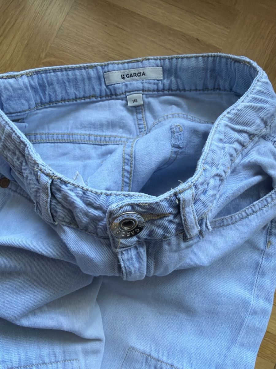 Pantalons: Coole Cargo Jeans von Garcia, Gr.146 – D'occasion à Kilchberg ZH par Von_dutch 2