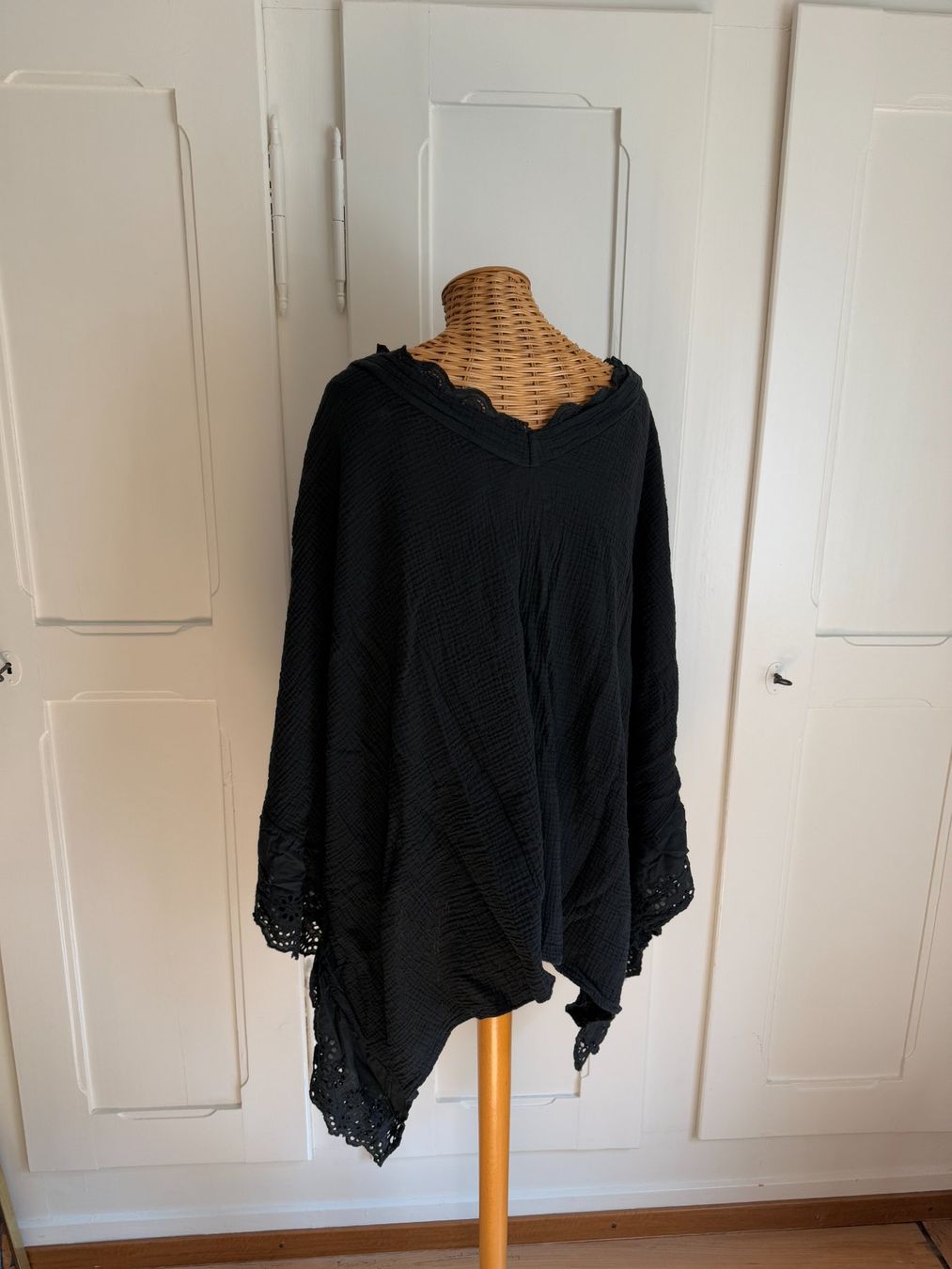 Altro in Moda donna: MADE IN ITALY - Poncho schwarz – Usato da Zürich venduto da Diazaio 2