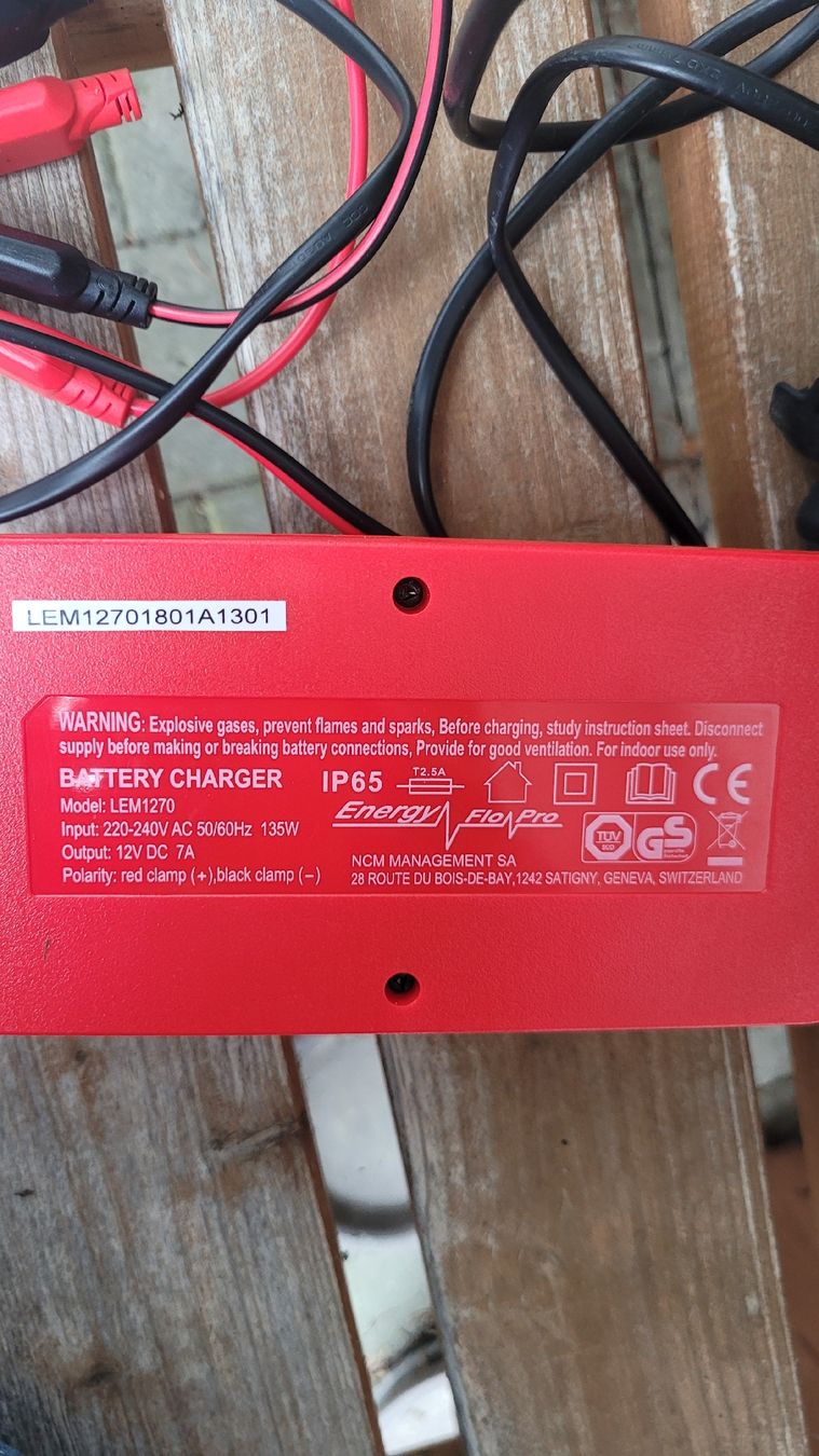 Chargeurs de batterie: Batterieladegerät – Neuf (Voir description) à Kaisten par Montezuma 1