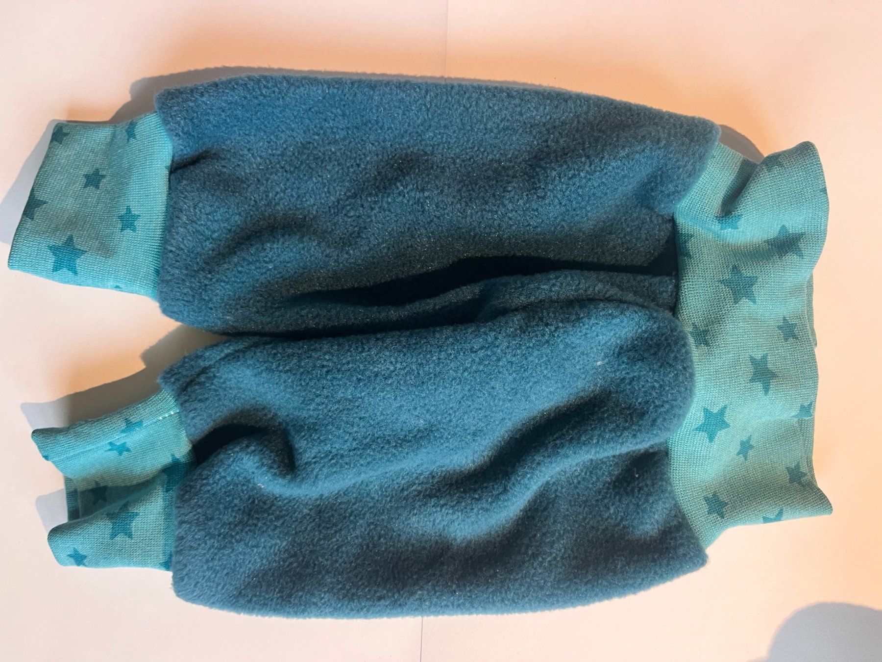 Pantaloni: 1 Kinderhose selbst genäht – Nuovo e nell'imballaggio originale da Büsserach venduto da bor_s88m