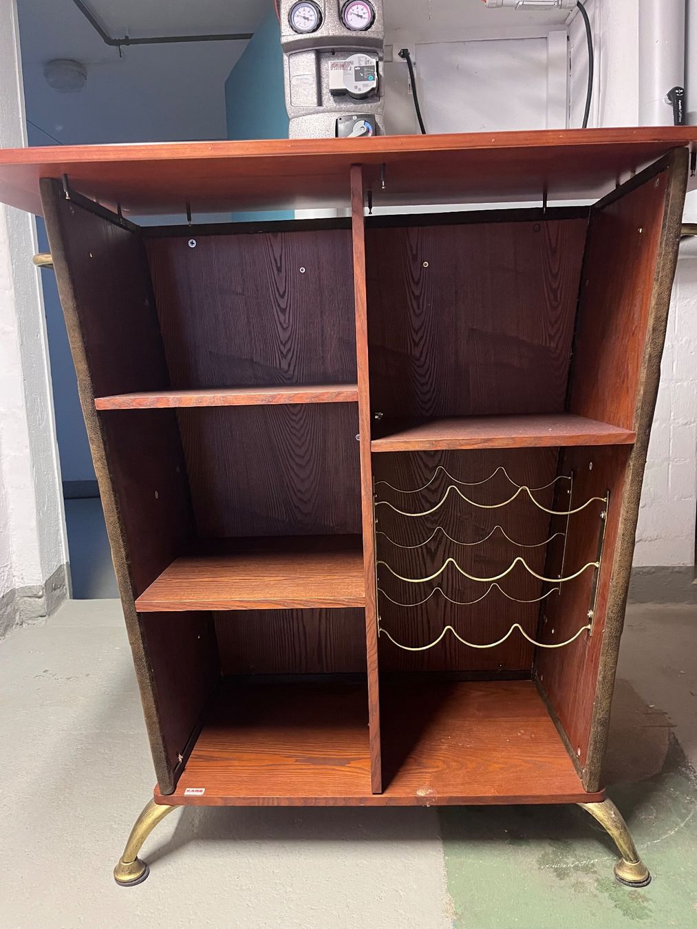 Allestimento di negozi e stand fieristici: Bar Holz, Leder, Messing im Vintagestil – Usato da Bern venduto da Aprilscherz2005 1