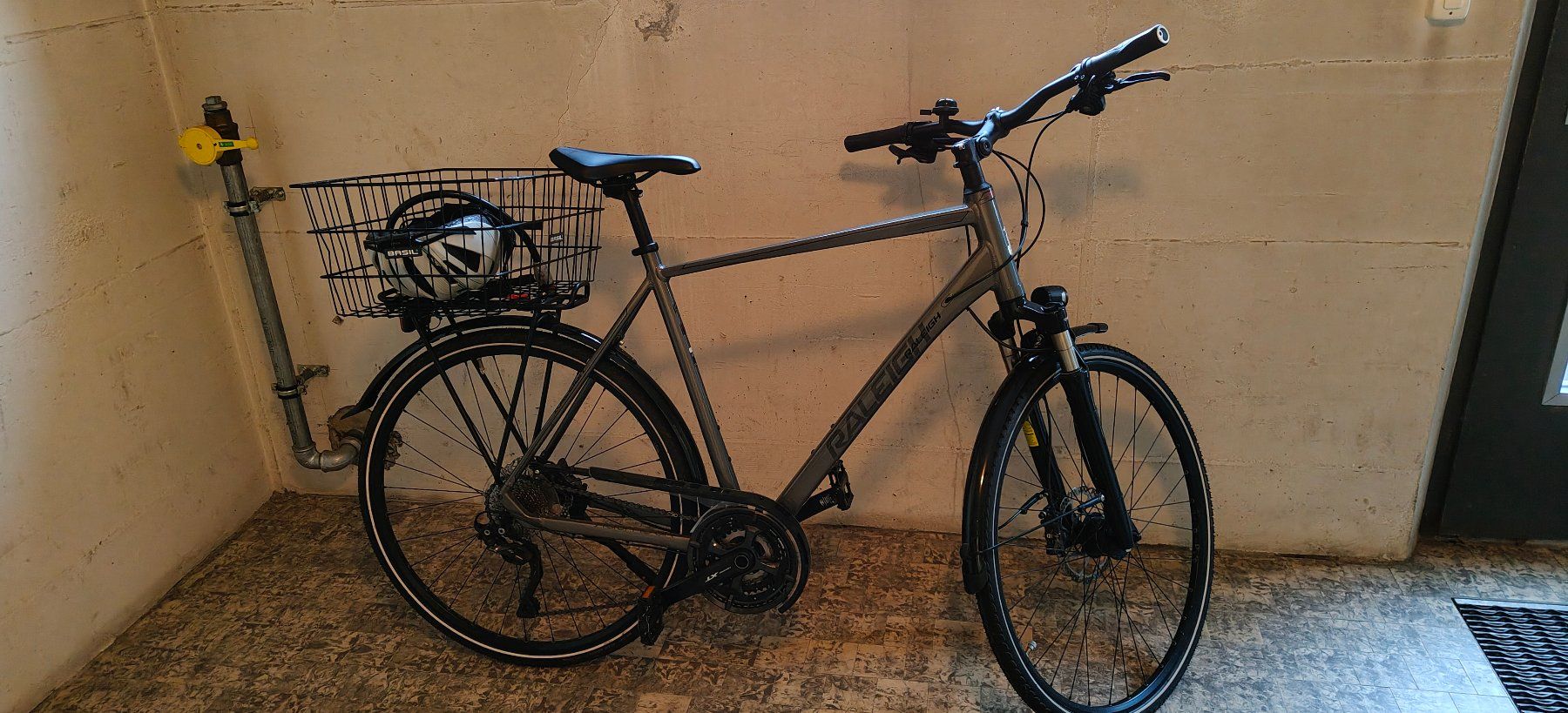 Raleigh Velos: Fahrrad Raleigh Rushhour 7.0 – Gebraucht aus Safenwil von Pluess1000 5