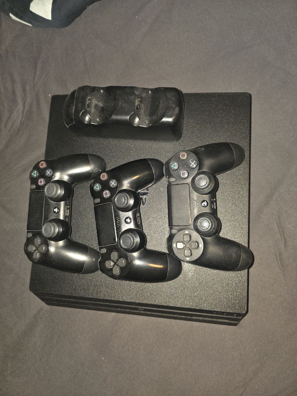 Sony Consoles: Ps4 Pro mit Controller – D'occasion à Bern par lea_6xll