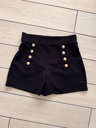 Short noir H&M boutonné taille S pour l'été ☀️