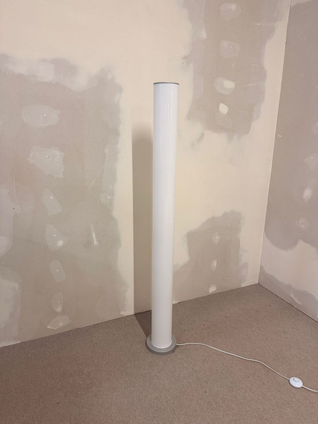 Lampade: Moderne Röhren Stehlampe Säule Stehleuchte – Usato da Rickenbach ZH venduto da Der-Insider 1