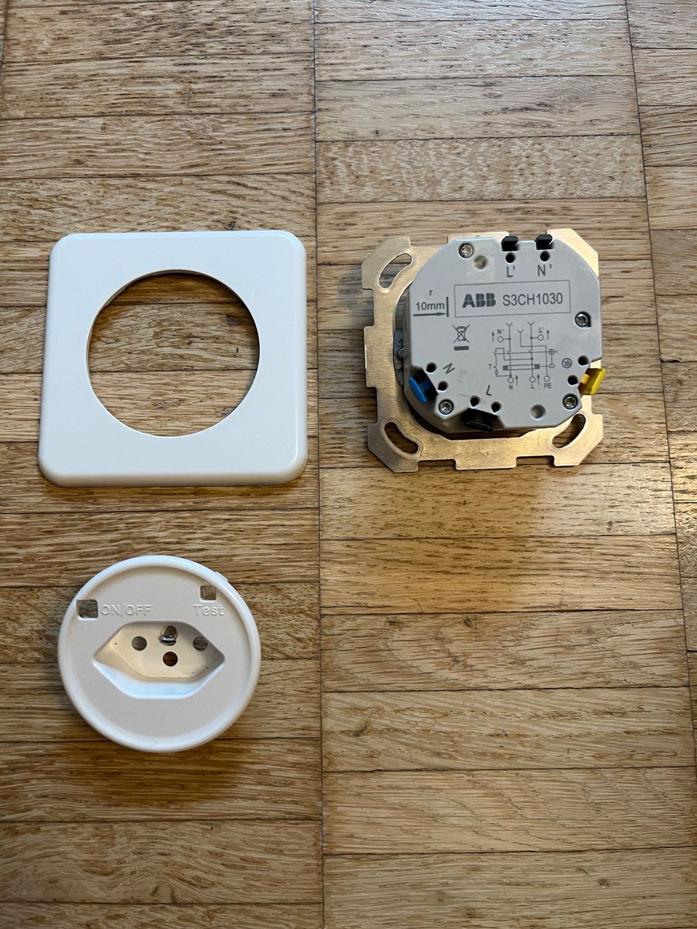 ABB Spine: Sidos Steckdose von ABB. Fi Steckdose T13. RCD – Usato da bern venduto da sanducci 3