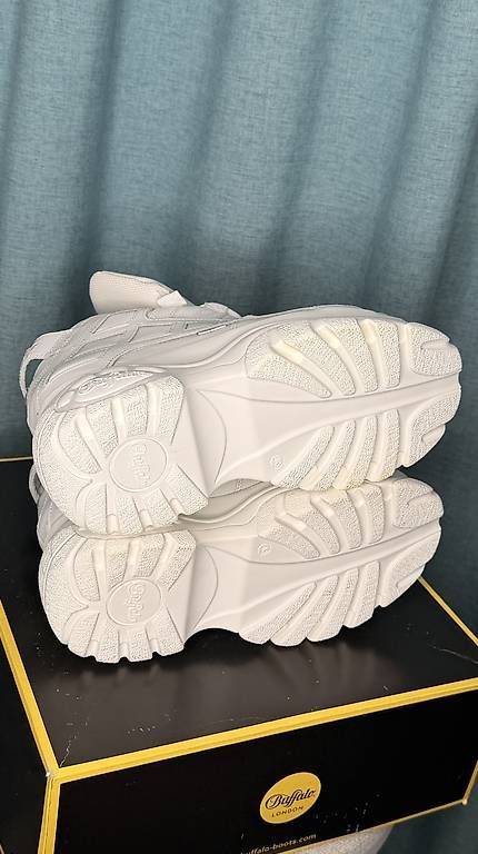 Buffalo Scarpe da uomo: Sneaker Buffalo Blanco Nappa Leather Gr. 40 – Usato da Männedorf venduto da Jessiey 4