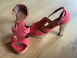 Korallenrote Keilsandalette von Peperosa