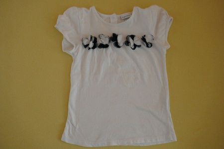 Schmuckes T-Shirt mit "3D-Blumen" Gr. 98