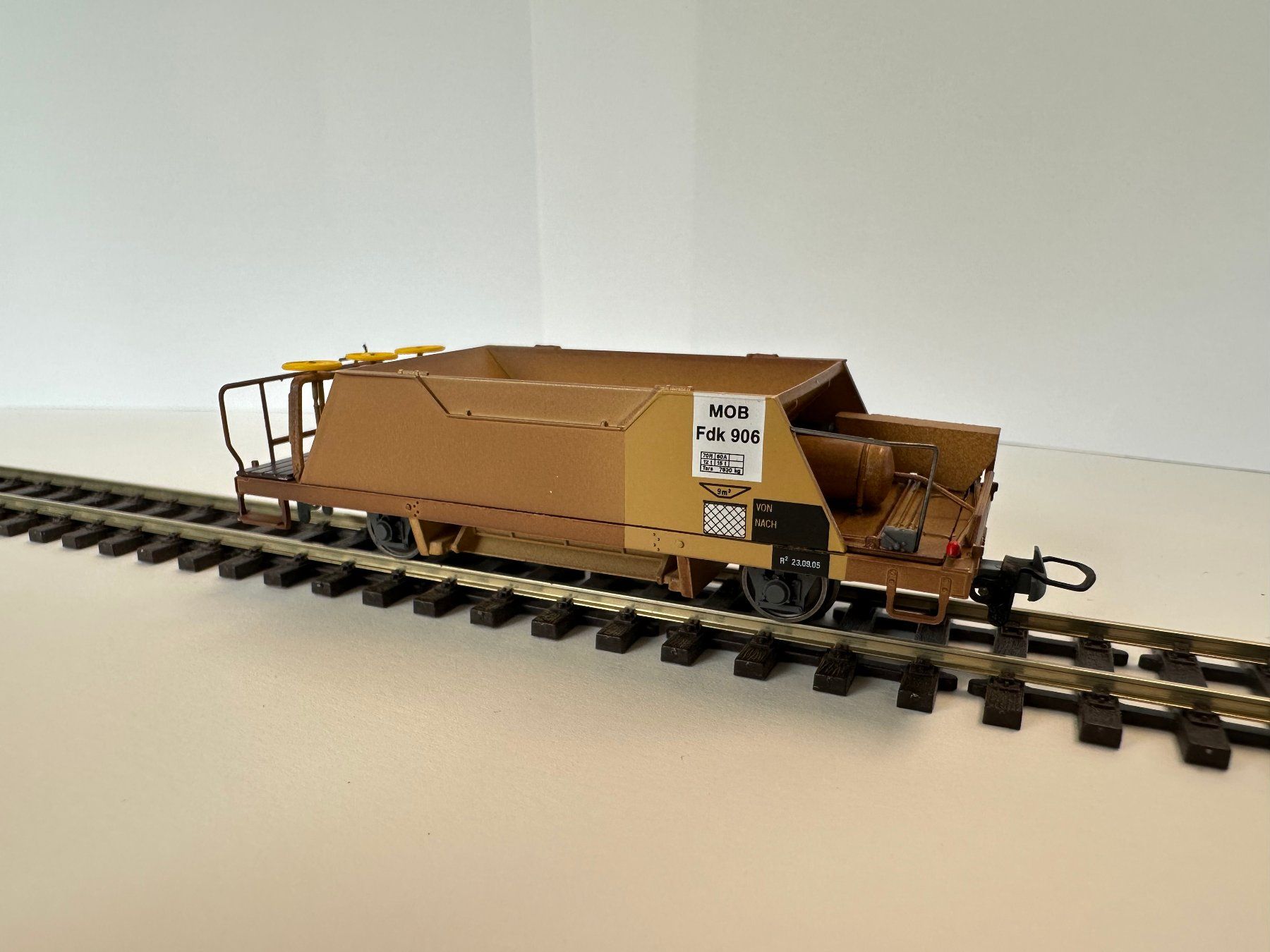 Bemo Modellini di ferrovie: Bemo - MOB Fdk 906 - Schotterwagen ex RhB – Nuovo e nell'imballaggio originale da Domat/Ems venduto da mmx4001