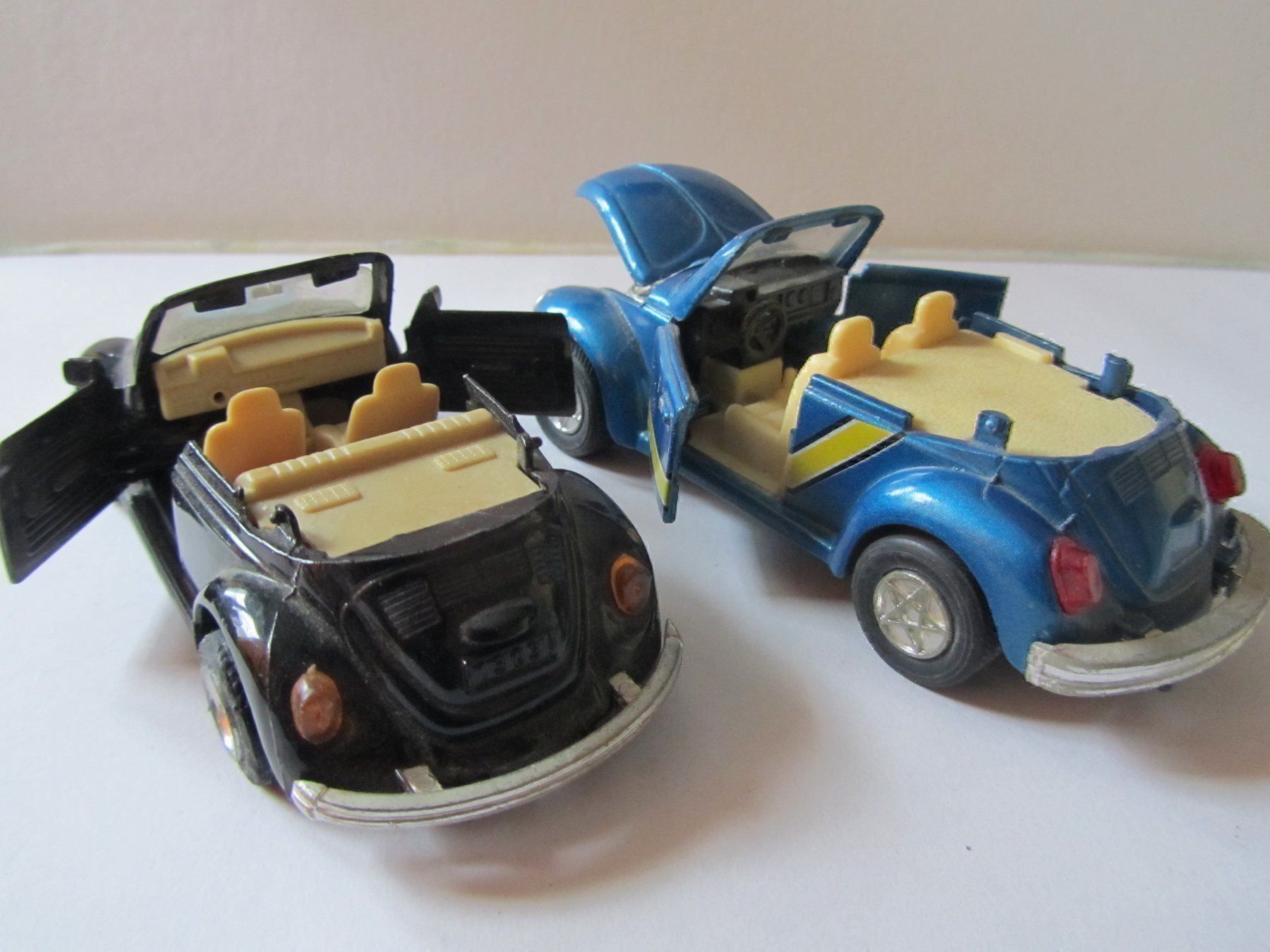 Minichamps Modellini d'auto: VW Käfer Cabriolet, zwei Modelle – Usato da Weiningen ZH venduto da dietsch57 2