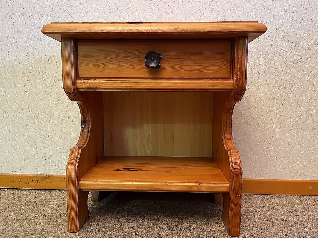 Comodini: Table de nuit en bois massif – Usato da Lausanne venduto da Baz58