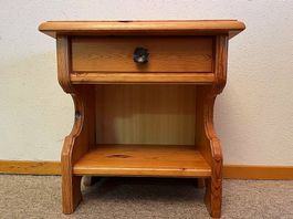 Table de nuit en bois massif