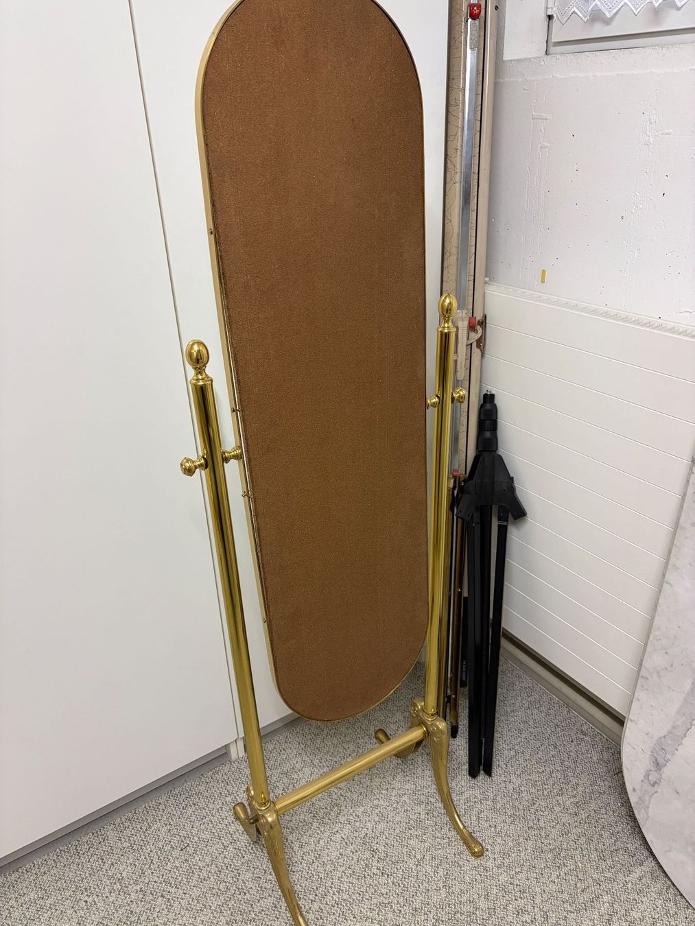 Spiegel: Eleganter Standspiegel Messing oval Vintage – Gebraucht aus Hausen AG von Havs 1