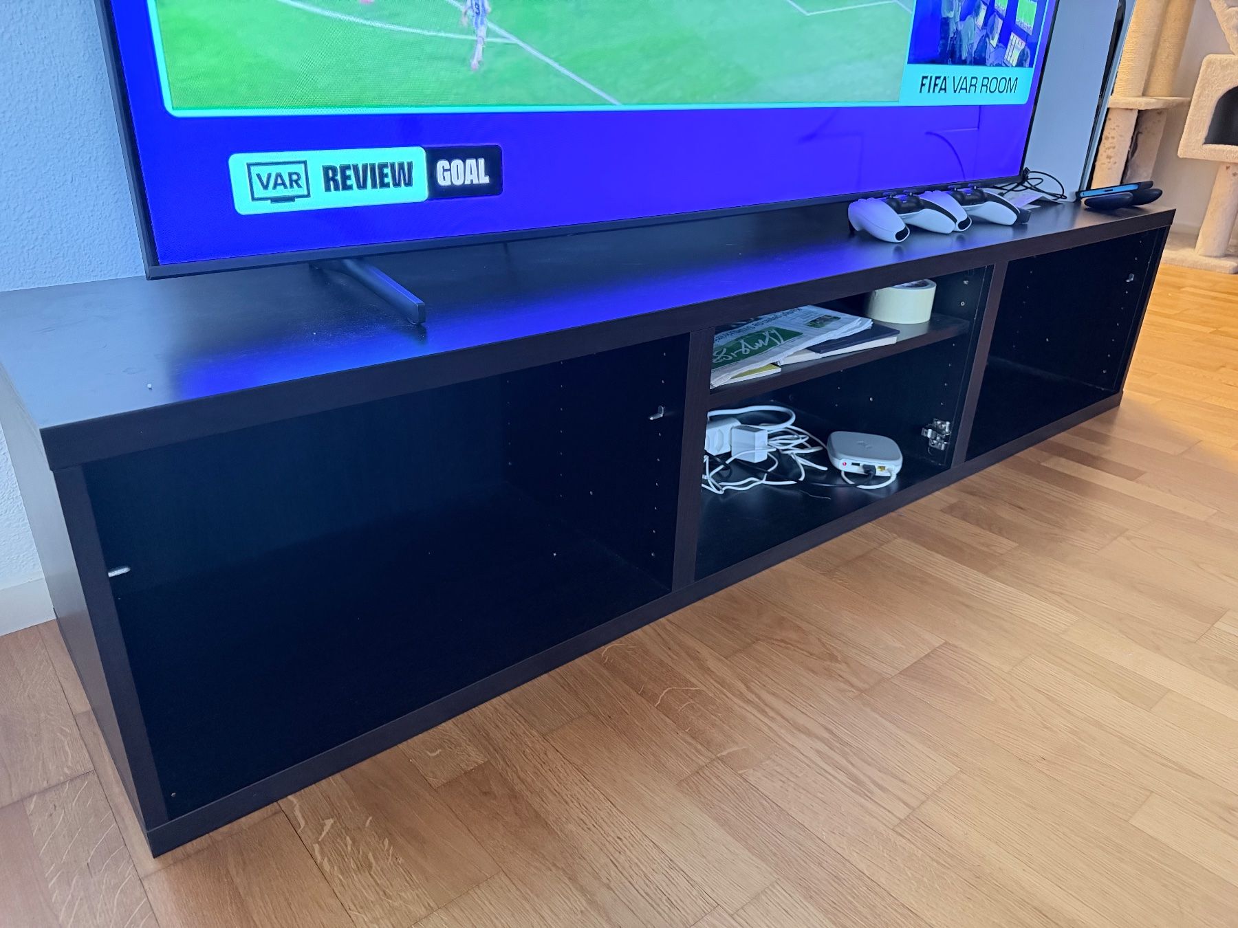 Ikea Meubles TV: TV Möbel Besta (IKEA) – D'occasion à Egerkingen par bookworm96