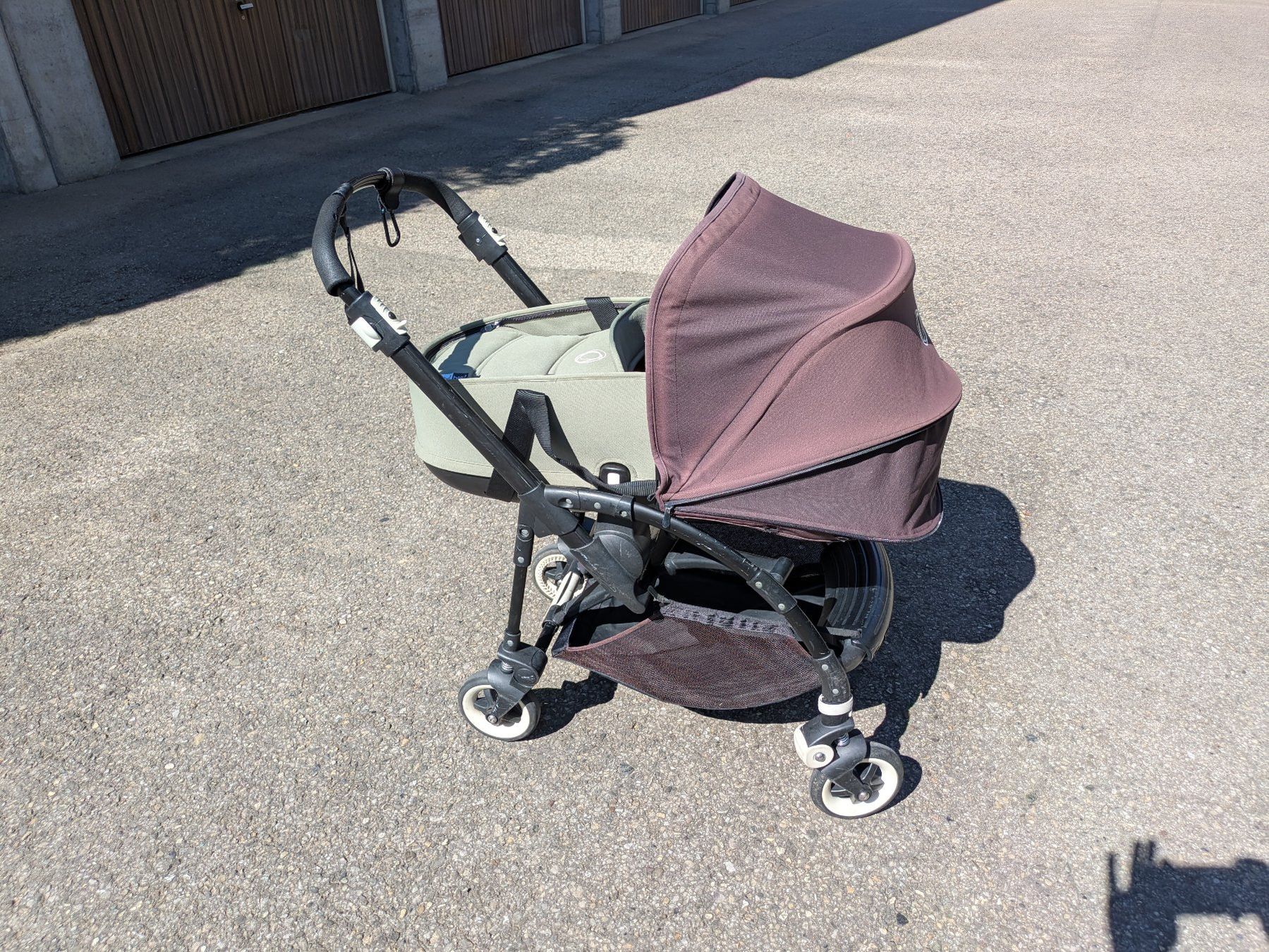 Bugaboo Carrozzine: Poussette Bugaboo Bee 3 complète avec nacelle + accessoires – Usato da Gland venduto da adrienbru 5