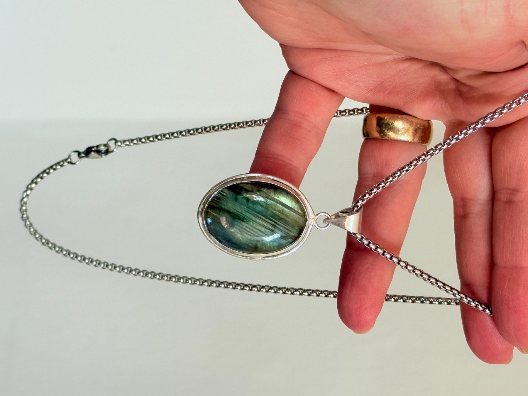 Catenine: Collier avec Pendentif Pierre de Labradorite ✨ – Nuovo e nell'imballaggio originale da Genève venduto da AGBERG 1