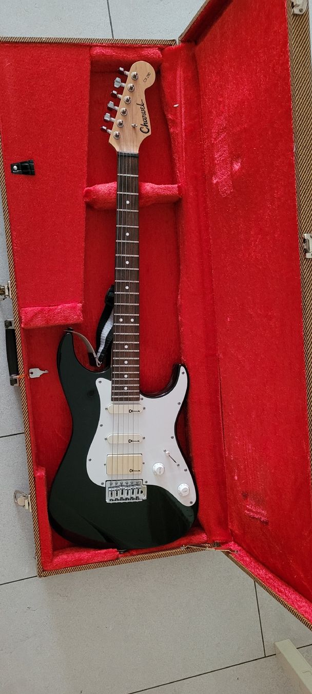 Strumenti musicali: Super E Gitarre Charvel CX290 Inkl Case – Usato da Kloten venduto da sbo_n2th