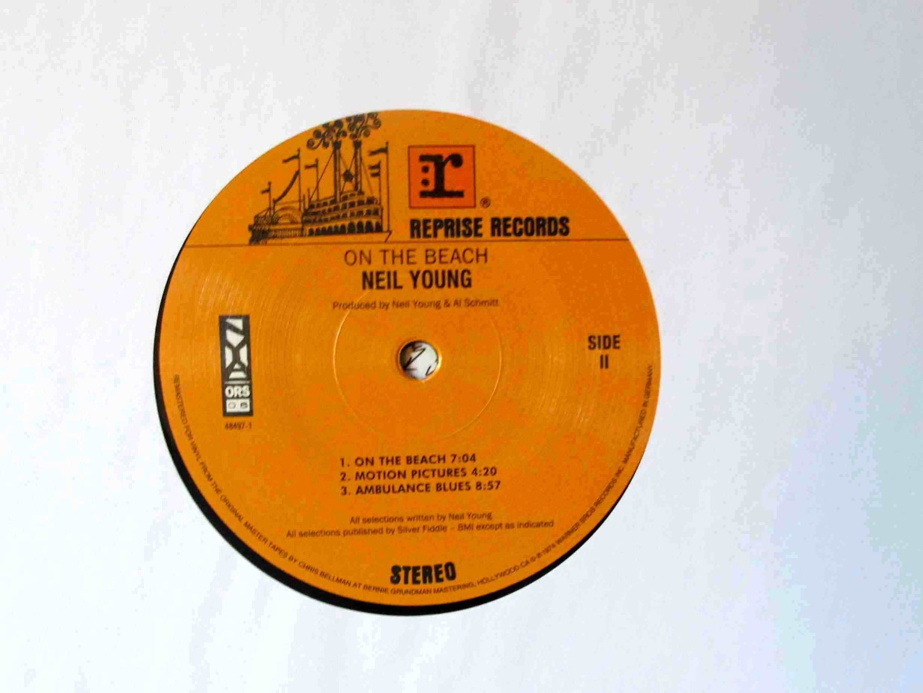 Schallplatten: Neil Young – On The Beach LP – Gebraucht aus Schaffhausen von vinylandmore 4