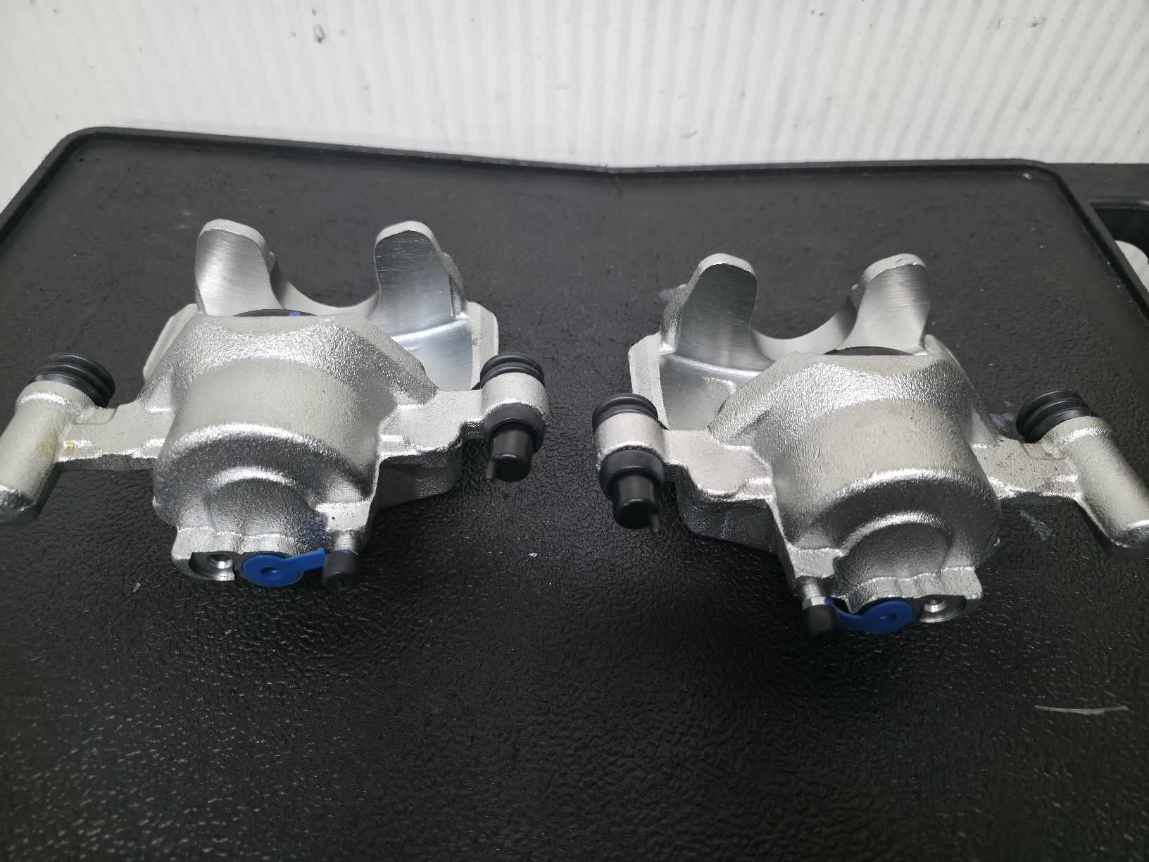 Mazda Tutti pezzi di ricambio auto: etrier de frein mazda 6 / Bremssattel mazda 6 – Nuovo e nell'imballaggio originale da Vuadens venduto da autosolutionsvuadens 1