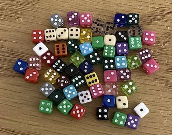 Stardust Mini-Würfel-Set – 10 Mm, Blau Mit Silbernen Zahlen, 7 Würfel Für RPG & Spiele