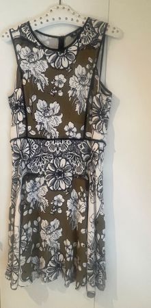 Kleid Damen Grösse 38/40 neuwertig
