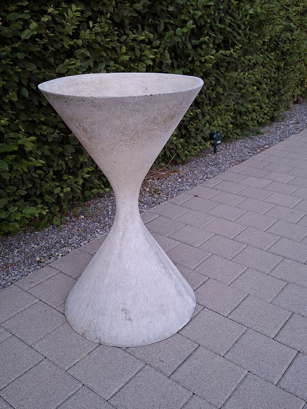 Eternit Vasi per fiori: Willy Guhl Eternit Blumenspindel – Usato da Ganterschwil venduto da HeidiuPeter