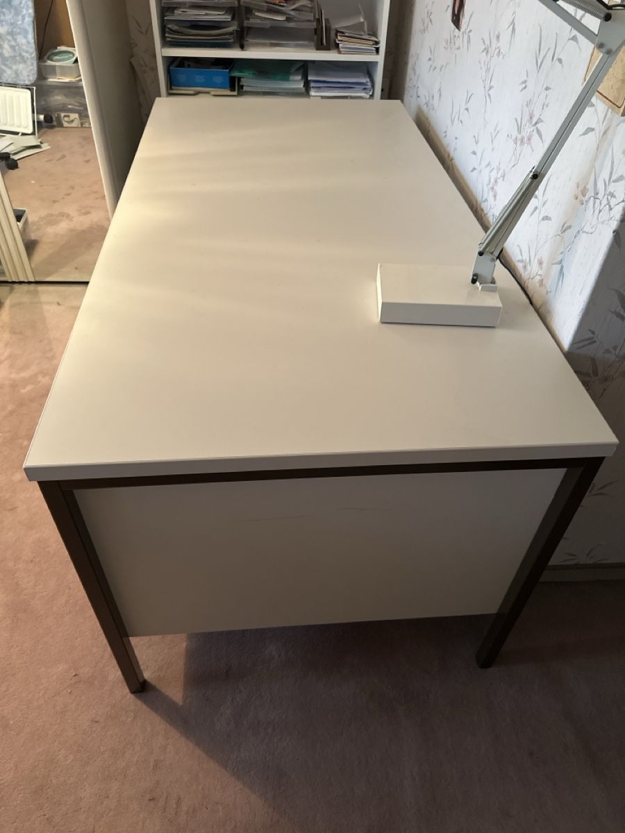 Schreibtische: Bürotisch Lista – Gebraucht aus Bronschhofen von Reypri 1
