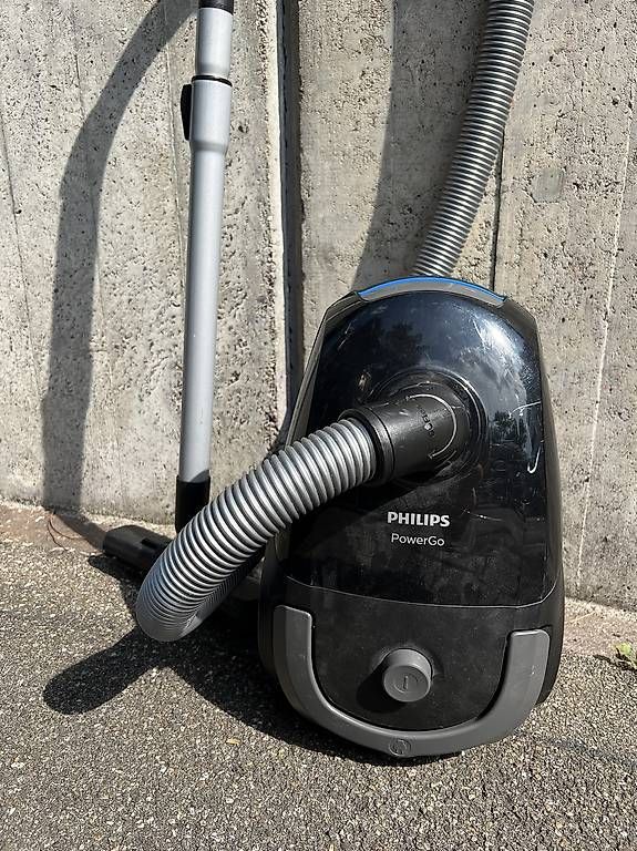 Aspirateurs & Accessoires: Vacuum cleaner – D'occasion à Zürich par cas_c29y 1