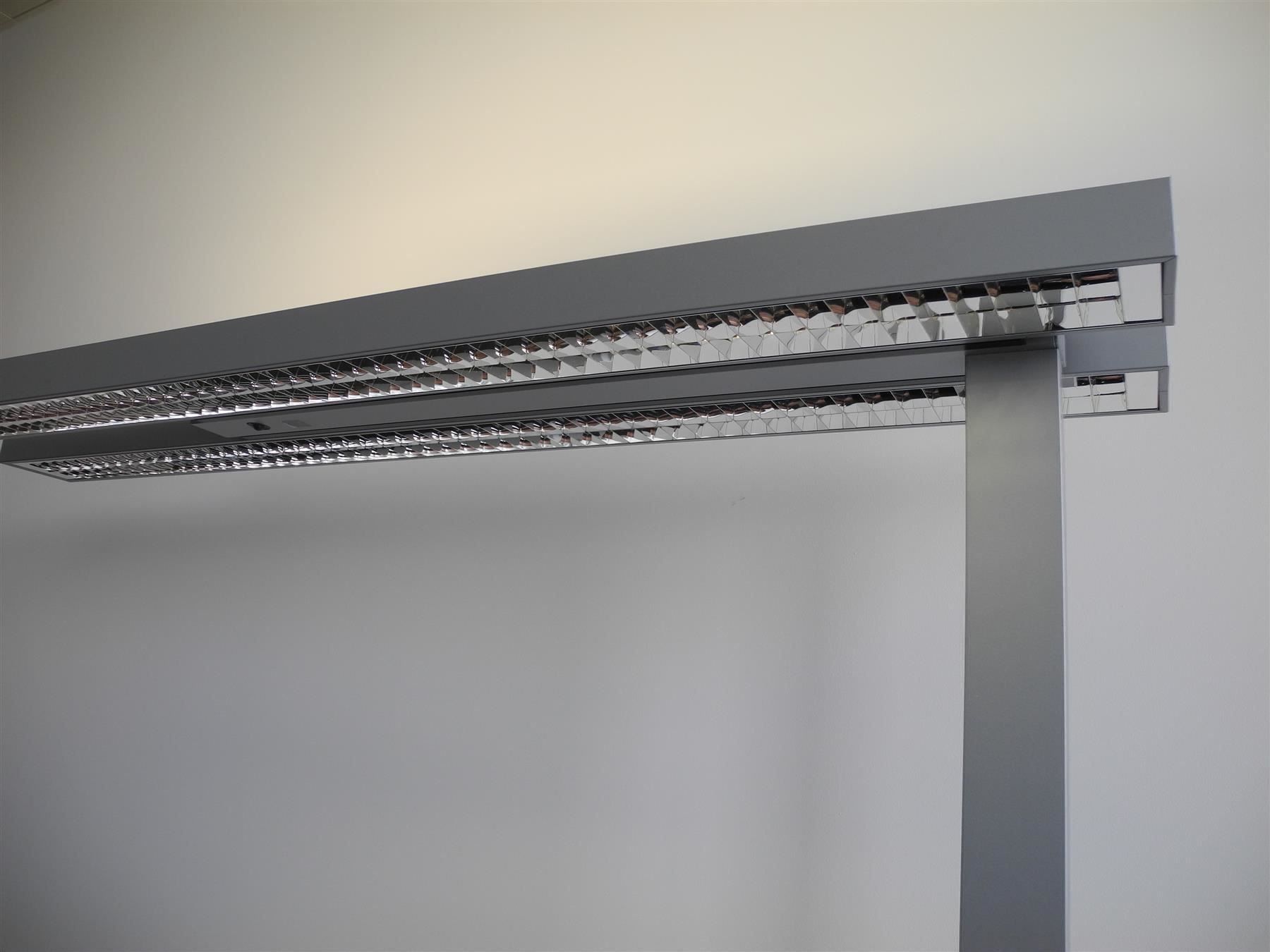 Lampen: Standleuchte Trilux Offset mit 100 % WIR – Gebraucht aus Kottwil von Crazyrolf 1