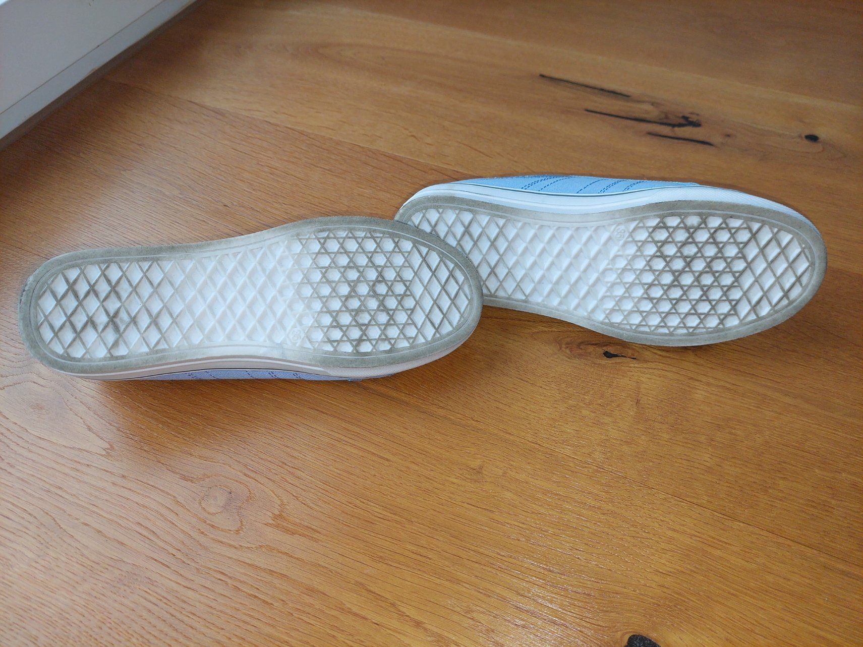 Scarpe per ragazze: Stoffschuhe Gr. 35 – Usato da Bözberg venduto da Zimt104 1