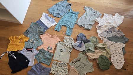 Sommer-Set Babykleider Grösse 62/68 - 74, 34 Teile