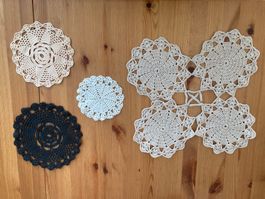 Häkeldeckchen 5-teiliges Set Handarbeit verschiedene Farben