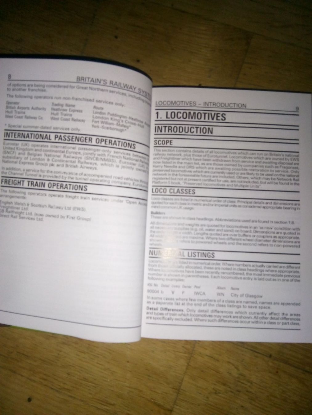 Bücher: Britisch Railways - Locomotives Coaching Stock 2004    eng. – Gebraucht aus St. Gallen von elk2020 4