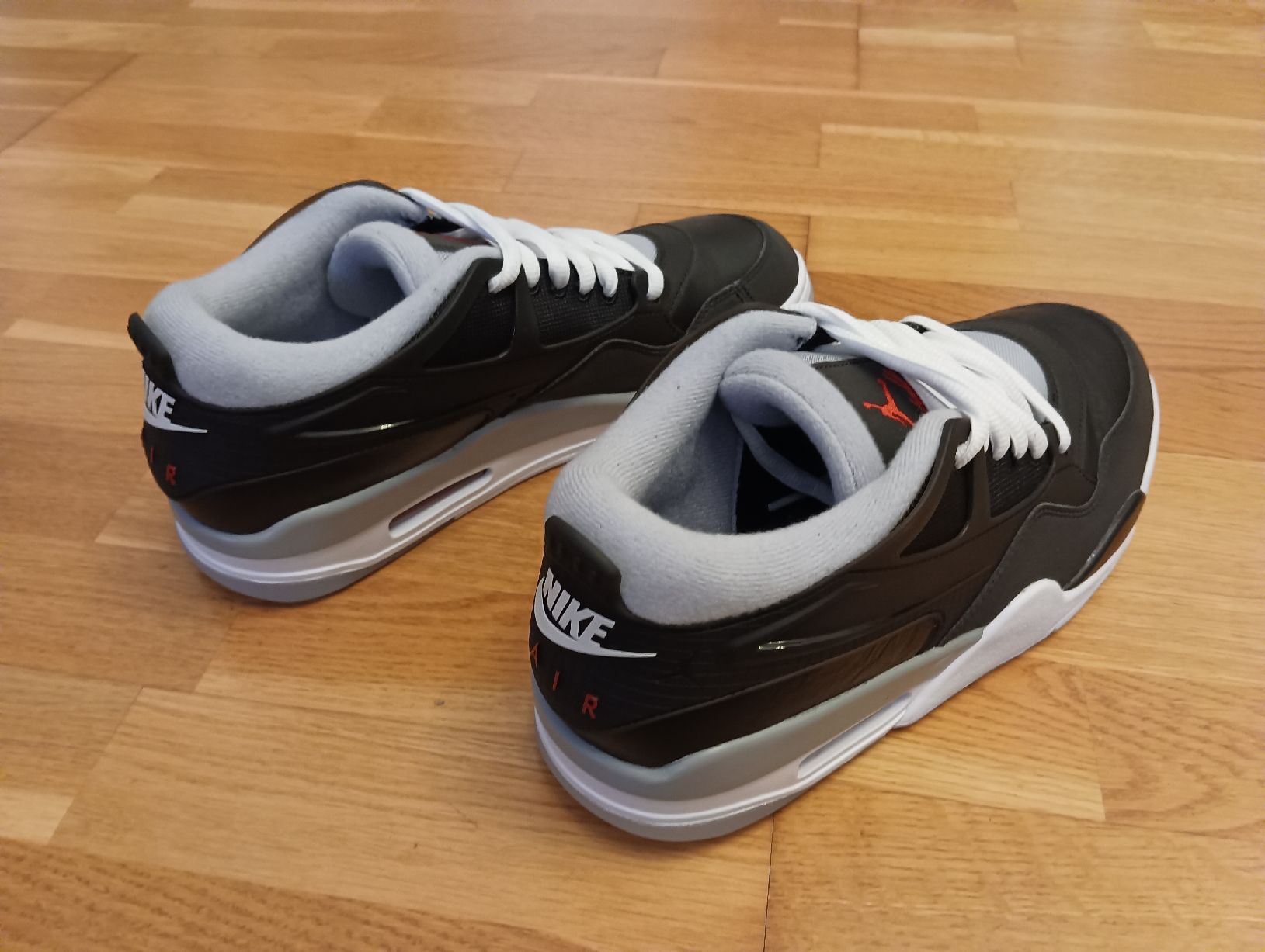 Jordan Herrenschuhe: Neue AIR JORDAN 4 RM PRM Gr. 44.5 – Neu und originalverpackt aus Densbüren von H-76 1