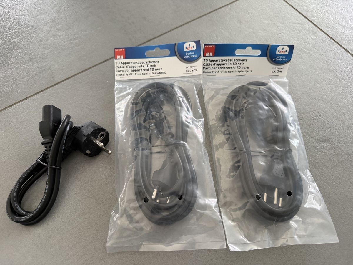 Cavi: Kabel Typ 12 Buchse C13 (Neu!) – Nuovo (secondo la descrizione) da Flawil venduto da rudegirl17 1
