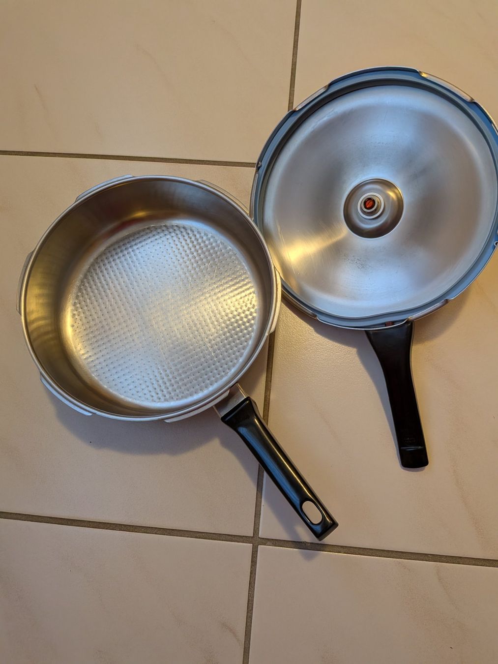Duromatic Padelle: Duromatic Schnellkochtopf – Usato da Dänikon ZH venduto da Java60