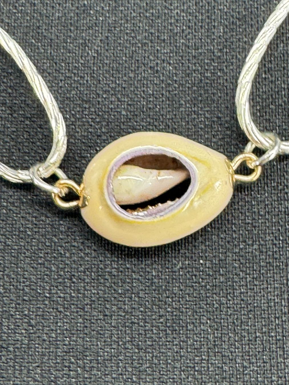 Ketten: Collier argenté avec coquillage doré – Gebraucht aus Lausanne von PlusValue_Lausanne 2