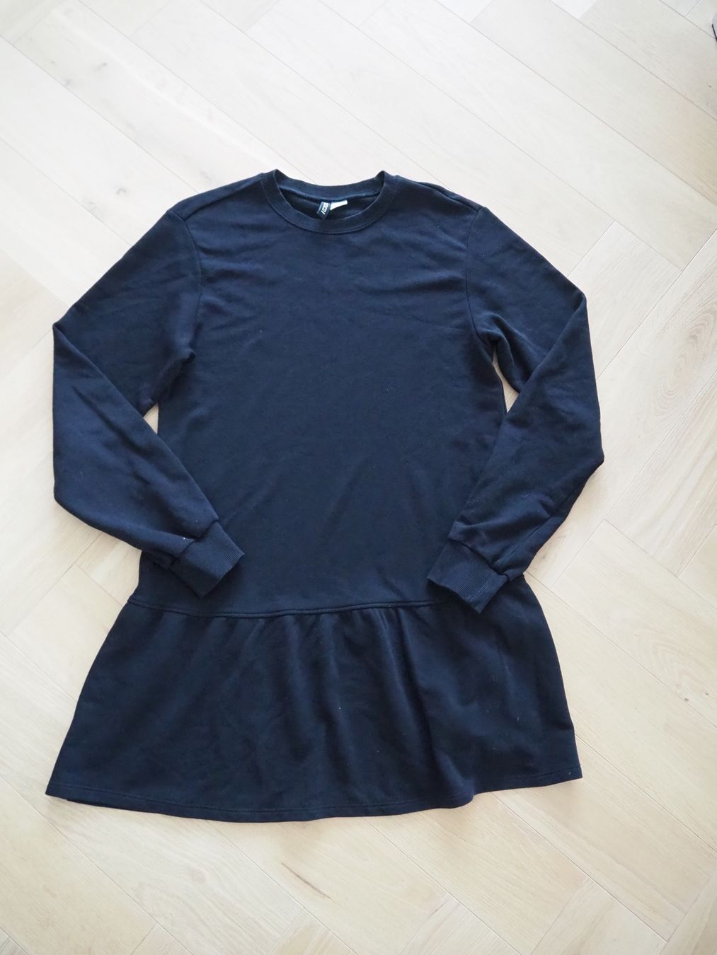 H&M Vestiti: Schwarzes Sweatshirtkleid Gr. S Divided H&M – Usato da Zürich venduto da snowow