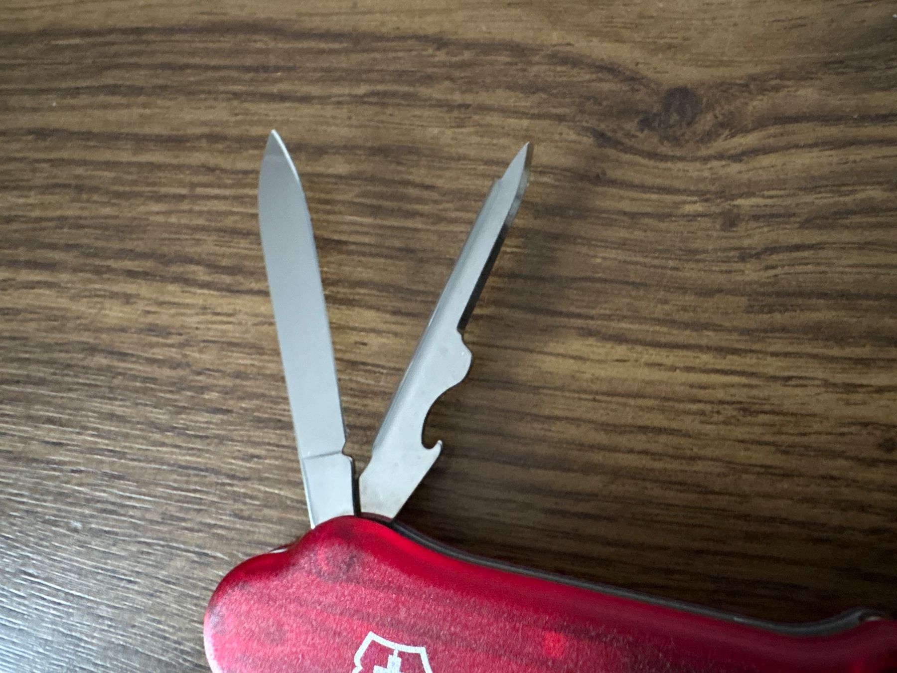 Victorinox Coltelli tascabile: VICTORINOX - Golf Tool red trans - Sackmesser - 0.7052.T – Nuovo e nell'imballaggio originale da Andwil SG venduto da Rainboli 4