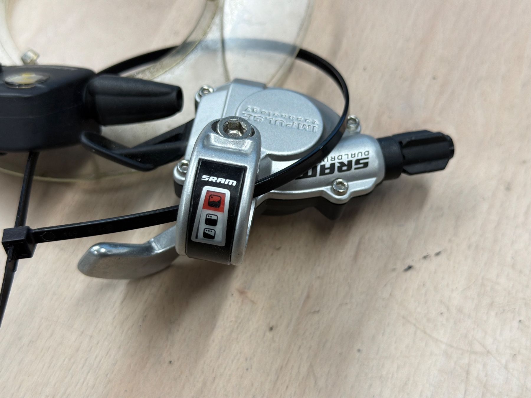 Sram Pezzi di ricambio: SRAM Dualdrive Trigger – Usato da Basel venduto da BICICLETTISTA