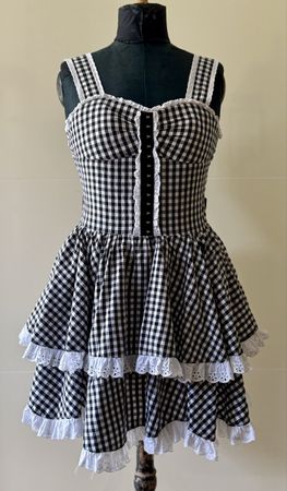 Originelles Kleid mit Rüschen, Grösse M