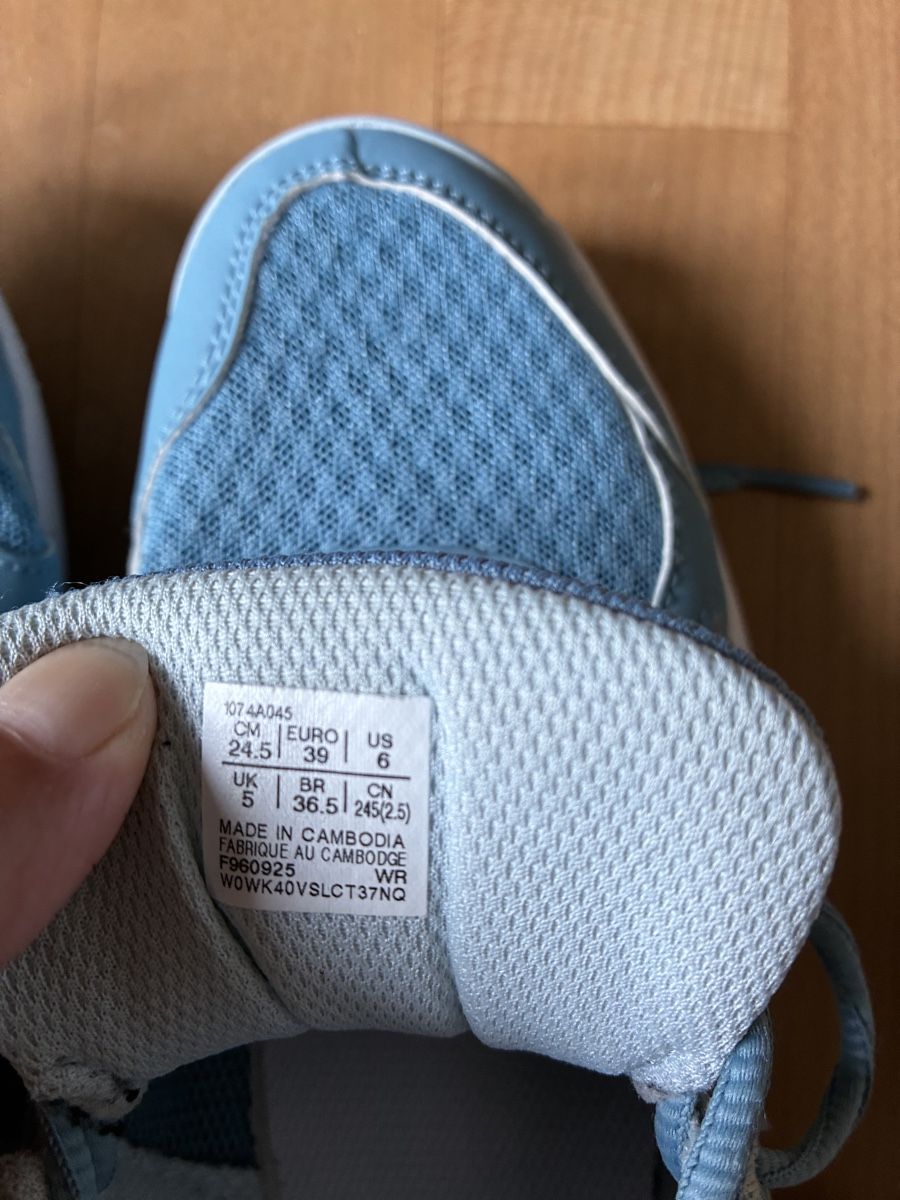 Asics Scarpe per ragazzi: Hallenturnschuhe Asics Gr.39 – Usato da Gachnang venduto da Liv014 3
