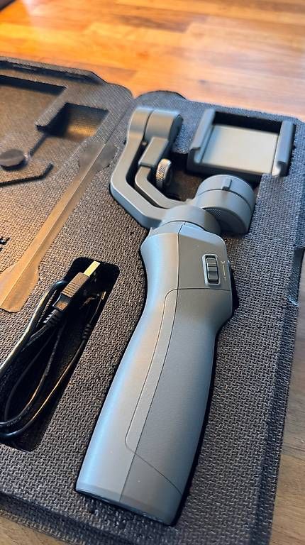 Treppiedi & Teste: DJI Osmo Mobile 2 Gimbal Smartphone-Stabilisator inkl. Case – Usato da Bern venduto da Rebreg_m 1
