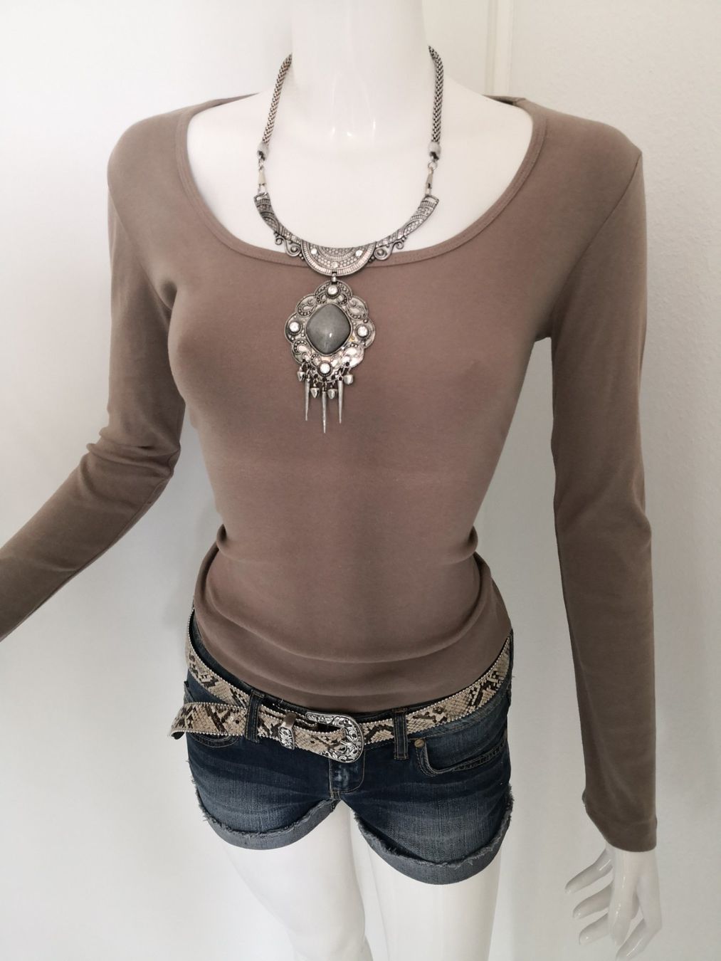 Mango T-shirt: 🤩MANGO LANGARM T-SHIRT BRAUN – Usato da Olten venduto da Naja-Twins-Twins 4