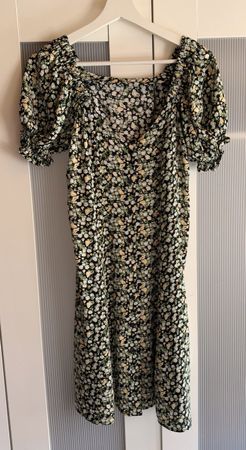 Tolles Kleid mit Blumenmuster Gr. S/M, leichte Viskose, Top!