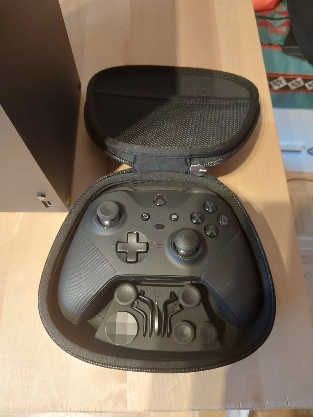 Microsoft Console: EXTREM GUTER DEAL Xbox Series X+Xbox Elite controller 2+LED – Nuovo (secondo la descrizione) da Küsnacht ZH venduto da nik_jdg6 5